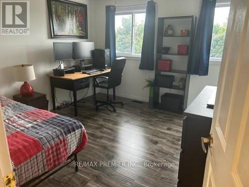 25 Srigley Street, Barrie (Holly), ON - Indoor Photo Showing Bedroom