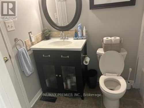 25 Srigley Street, Barrie (Holly), ON - Indoor Photo Showing Bathroom