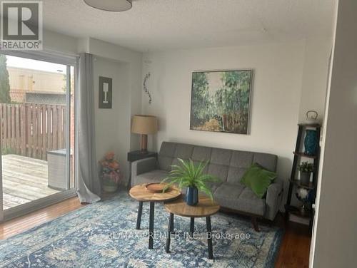 25 Srigley Street, Barrie (Holly), ON - Indoor Photo Showing Living Room