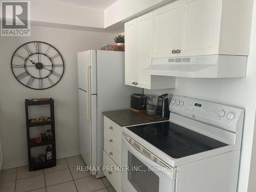 25 Srigley Street, Barrie (Holly), ON - Indoor Photo Showing Kitchen