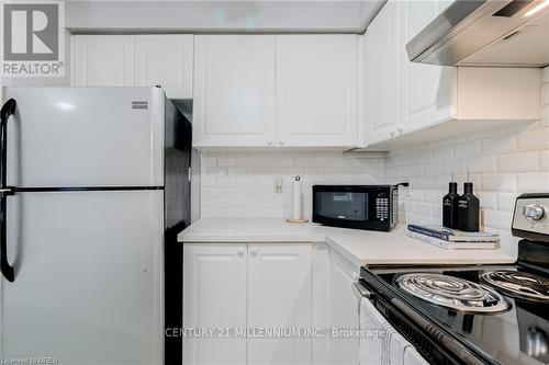 381 Ferndale Road S, Barrie, ON - Indoor Photo Showing Kitchen