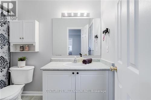 381 Ferndale Road S, Barrie (Ardagh), ON - Indoor Photo Showing Bathroom