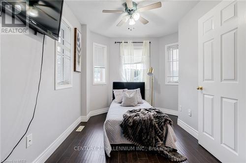 381 Ferndale Road S, Barrie, ON - Indoor Photo Showing Bedroom