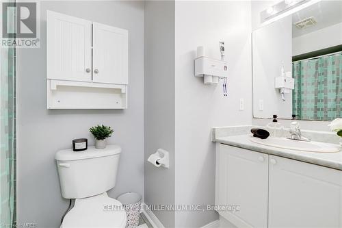 381 Ferndale Road S, Barrie (Ardagh), ON - Indoor Photo Showing Bathroom