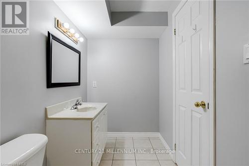 381 Ferndale Road S, Barrie (Ardagh), ON - Indoor Photo Showing Bathroom