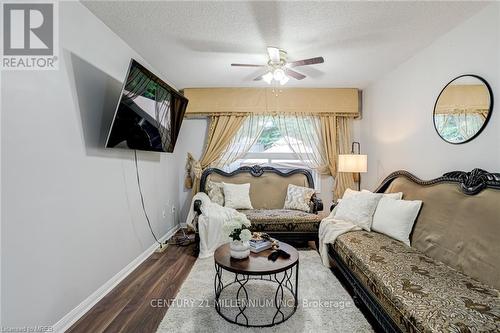 381 Ferndale Road S, Barrie (Ardagh), ON - Indoor Photo Showing Living Room