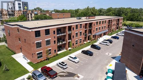 3180 Meadowbrook Lane Unit# 305, Windsor, ON - Outdoor