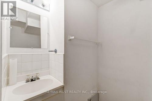 817 Damien Way, Mississauga (Erindale), ON - Indoor Photo Showing Bathroom