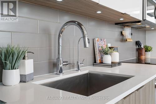 1402 - 56 Annie Craig Drive, Toronto, ON - Indoor Photo Showing Kitchen