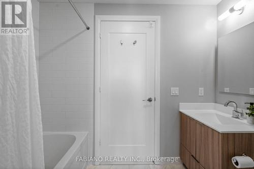 1402 - 56 Annie Craig Drive, Toronto, ON - Indoor Photo Showing Bathroom