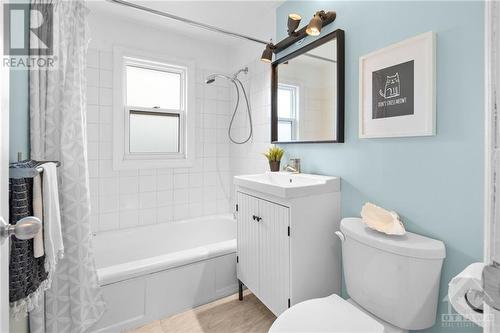 2706 Priscilla Street, Ottawa, ON - Indoor Photo Showing Bathroom