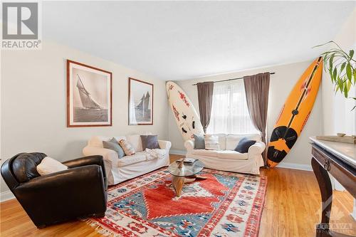 2706 Priscilla Street, Ottawa, ON - Indoor Photo Showing Living Room