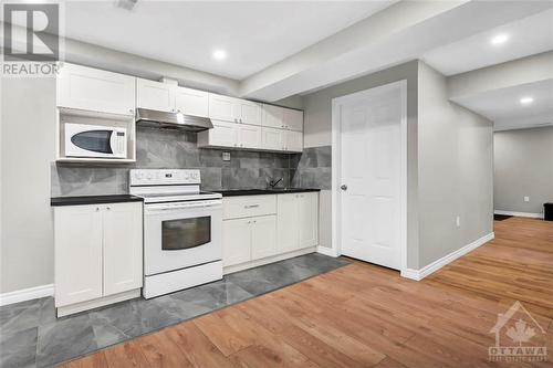 152 Flamborough Walk, Kanata, ON - Indoor Photo Showing Kitchen