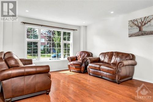 152 Flamborough Walk, Kanata, ON - Indoor Photo Showing Living Room