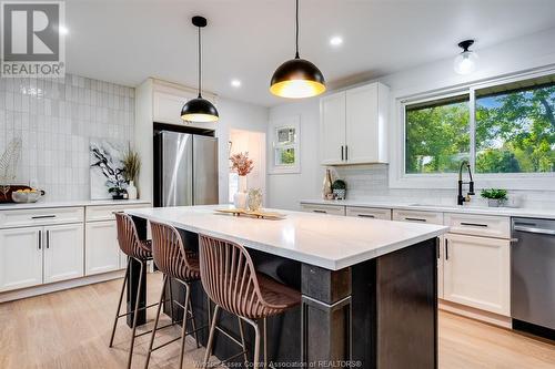 91 Woodlawn, Kingsville, ON - Indoor Photo Showing Kitchen With Double Sink With Upgraded Kitchen