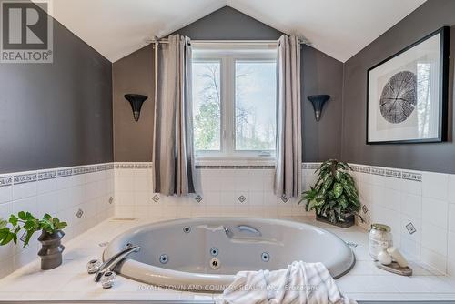 1374 Old Mill Road, Kawartha Lakes (Lindsay), ON - Indoor Photo Showing Bathroom