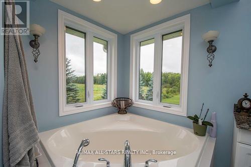 69 County Rd 121, Kawartha Lakes (Fenelon Falls), ON - Indoor Photo Showing Bathroom