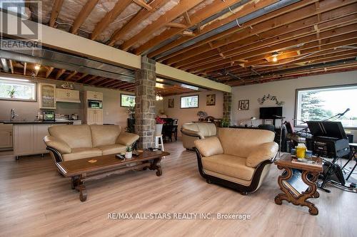 69 County Rd 121, Kawartha Lakes (Fenelon Falls), ON - Indoor