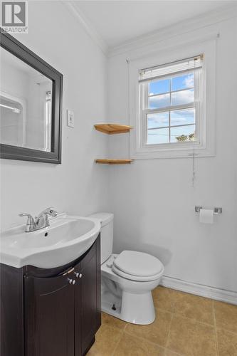 68 Cashin Avenue, St. John'S, NL - Indoor Photo Showing Bathroom