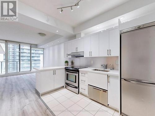 1637 - 111 Elizabeth Street, Toronto, ON - Indoor Photo Showing Kitchen