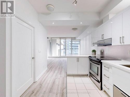 1637 - 111 Elizabeth Street, Toronto (Bay Street Corridor), ON - Indoor Photo Showing Kitchen