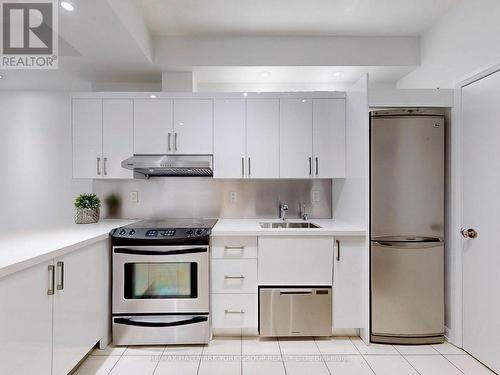 1637 - 111 Elizabeth Street, Toronto (Bay Street Corridor), ON - Indoor Photo Showing Kitchen