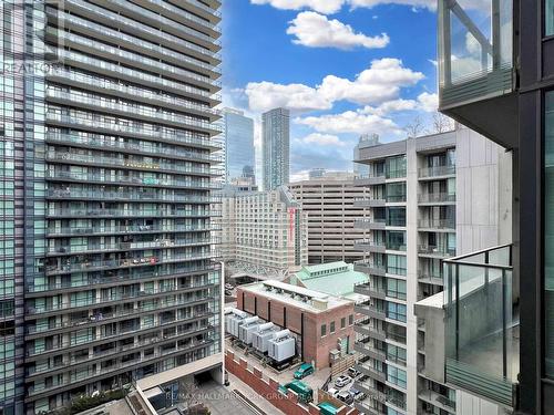 1637 - 111 Elizabeth Street, Toronto (Bay Street Corridor), ON - Outdoor With Facade