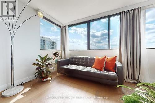 1706 - 133 Torresdale Avenue, Toronto (Westminster-Branson), ON - Indoor Photo Showing Living Room