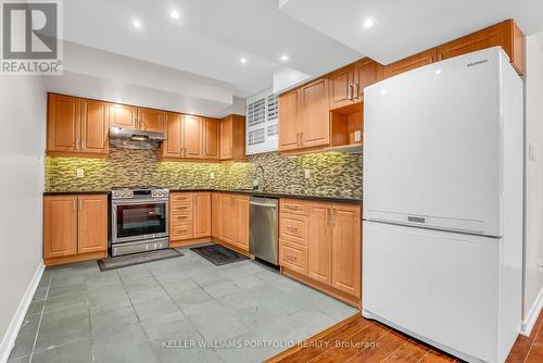 18 Ballyconnor Court, Toronto (Bayview Woods-Steeles), ON - Indoor Photo Showing Kitchen