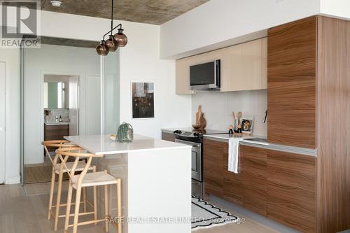 1611 - 20 Minowan Miikan Lane, Toronto (Little Portugal), ON - Indoor Photo Showing Kitchen