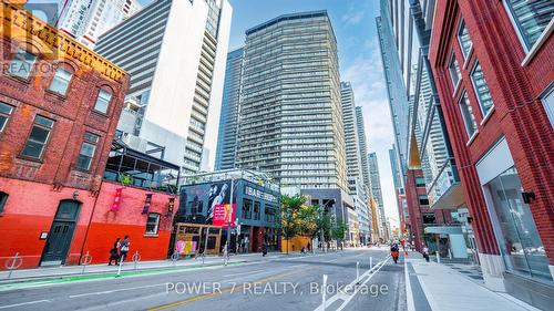 3111 - 125 Peter Street, Toronto (Waterfront Communities), ON - Outdoor With Facade