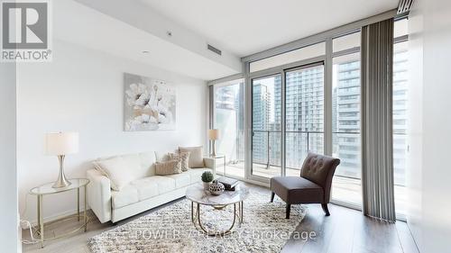 3111 - 125 Peter Street, Toronto (Waterfront Communities), ON - Indoor Photo Showing Living Room