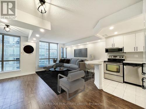 908 - 40 Scollard Street, Toronto (Annex), ON - Indoor Photo Showing Kitchen