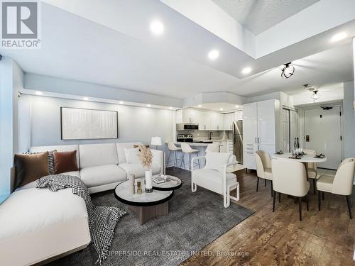 908 - 40 Scollard Street, Toronto, ON - Indoor Photo Showing Living Room