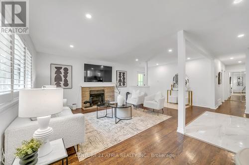 147 Chassie Court, Richmond Hill, ON - Indoor Photo Showing Living Room With Fireplace