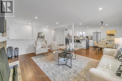 147 Chassie Court, Richmond Hill, ON - Indoor Photo Showing Living Room