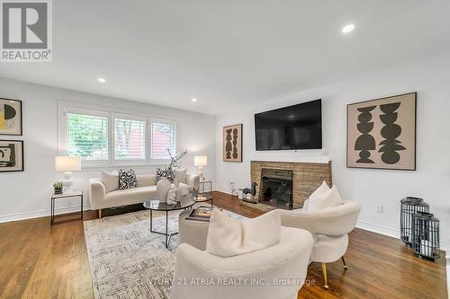 147 Chassie Court, Richmond Hill, ON - Indoor Photo Showing Living Room With Fireplace