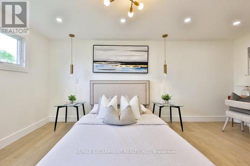 194 Slater Crescent, Oakville (Old Oakville), ON - Indoor Photo Showing Bedroom