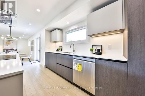 194 Slater Crescent, Oakville (Old Oakville), ON - Indoor Photo Showing Kitchen