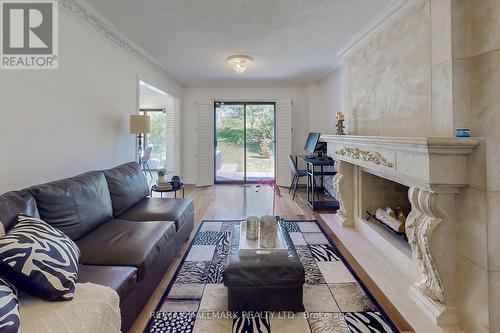 127 O'Connor Crescent, Richmond Hill, ON - Indoor Photo Showing Living Room With Fireplace