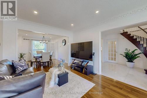 127 O'Connor Crescent, Richmond Hill, ON - Indoor Photo Showing Living Room