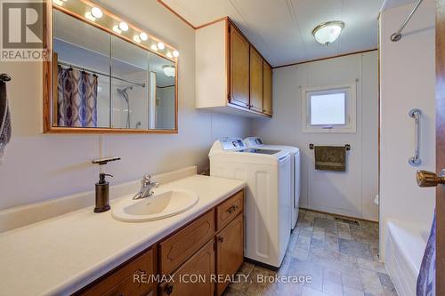 25 Grand Vista Crescent, Wellington North, ON - Indoor Photo Showing Laundry Room