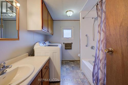 25 Grand Vista Crescent, Wellington North, ON - Indoor Photo Showing Laundry Room