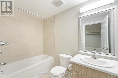 713 Chelton Road, London, ON - Indoor Photo Showing Bathroom