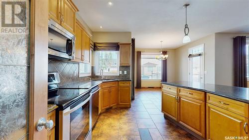 4022 Cumberland Road E, Regina, SK - Indoor Photo Showing Kitchen