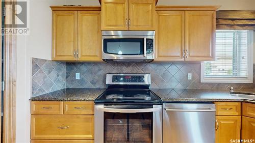 4022 Cumberland Road E, Regina, SK - Indoor Photo Showing Kitchen