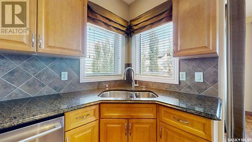 4022 Cumberland Road E, Regina, SK - Indoor Photo Showing Kitchen With Double Sink