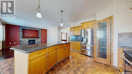 4022 Cumberland Road E, Regina, SK - Indoor Photo Showing Kitchen With Upgraded Kitchen