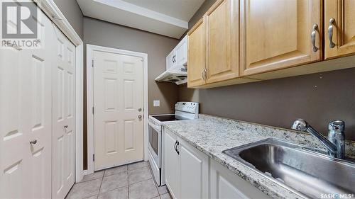 4022 Cumberland Road E, Regina, SK - Indoor Photo Showing Kitchen