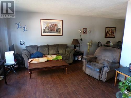 34 Beckett Boulevard, Elliot Lake, ON - Indoor Photo Showing Living Room